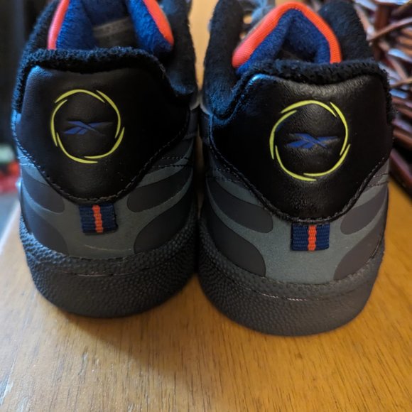 Reebok Club C! Almost new! Barely worn few times only! - Picture 5 of 9